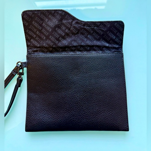 Steve Madden NWOT Black,  Pebbled Faux Leather Wristlet - Picture 2 of 5